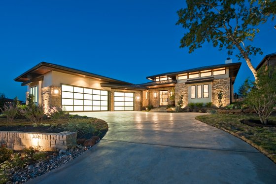 Exterior - Front Elevation for Contemporary House Plan #935-5 - 4 bed, 4 bath
